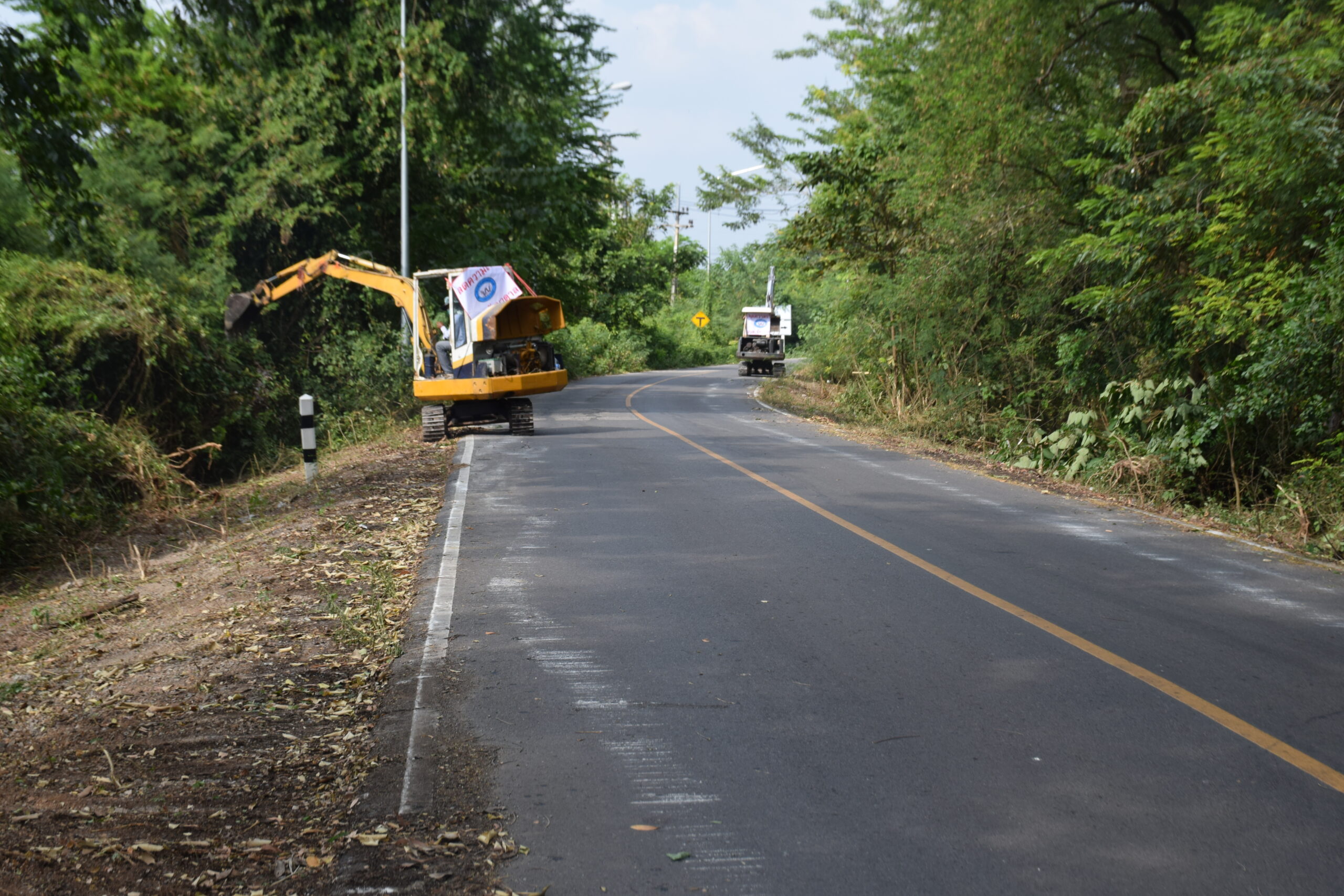 ปรับปรุงภูมิทัศน์ถนนสายหลังตลาดปลาชัยบาดาล